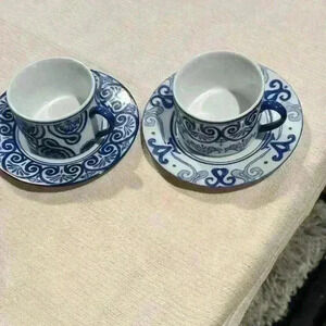 Bombay Vintage tea cups and saucers.  2 cups and 2 saucers included.